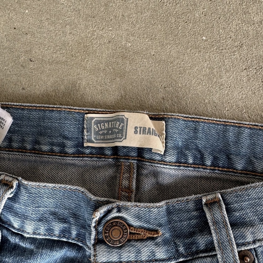 Signature Levi Strauss Jeans Mens 30x32 light Washed Distressed Straight Denim - Picture 4 of 4